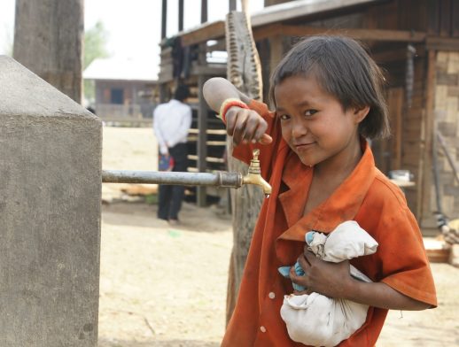 image_child_water_well